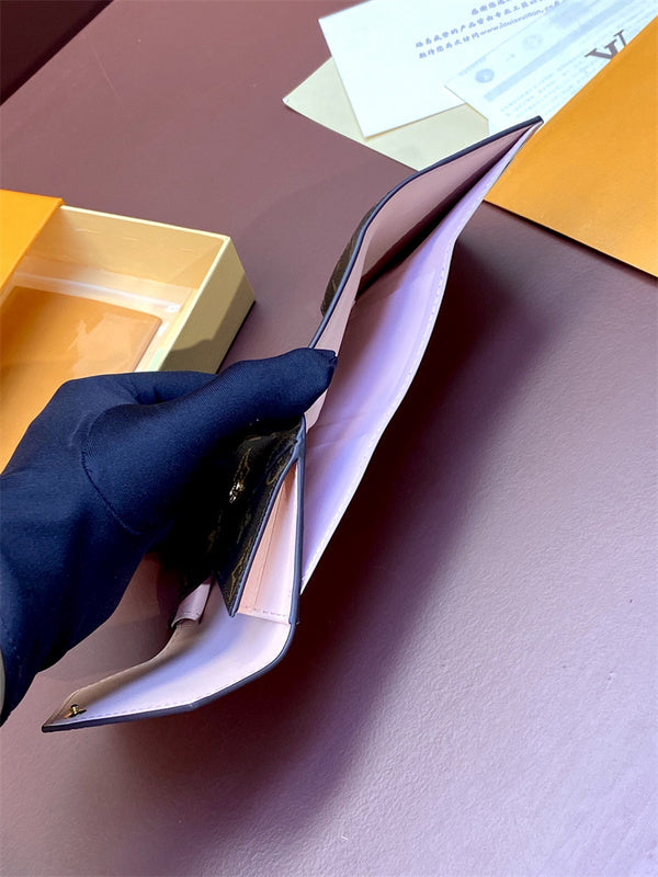  structured bag interior and compartment view 15