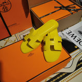 Hermès Beige Flat Thong Sandals - Close-Up Texture View