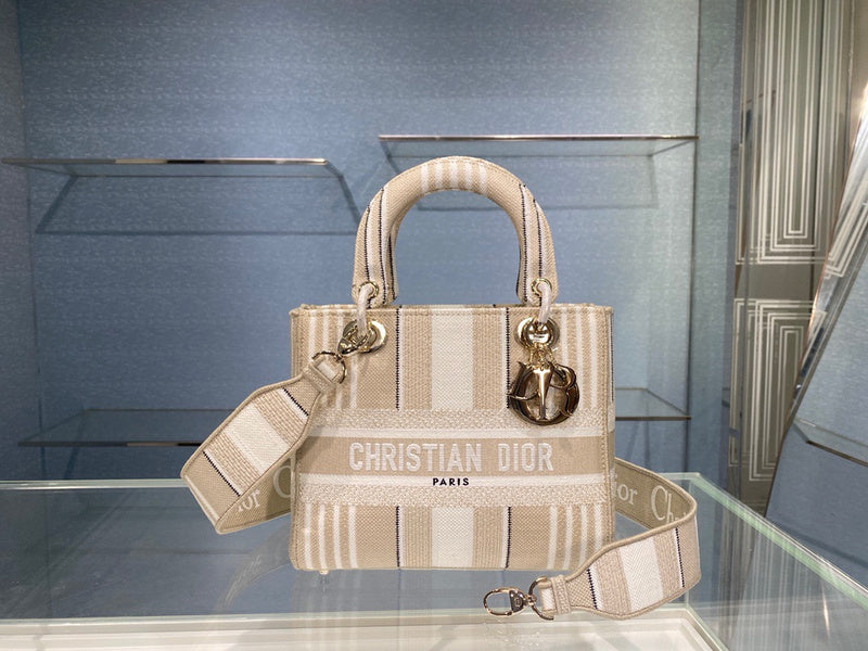 Side profile of signature chic women's handbag – women's designer-style accessory