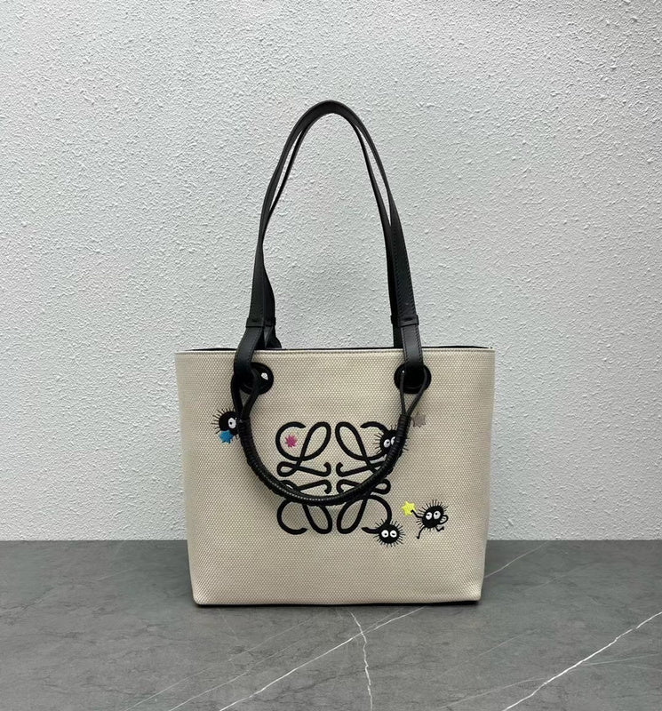 Ziva's Charm handbag – side angle view (29cm*14cm*25cm)