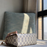  Minimalist tote bag front view 13