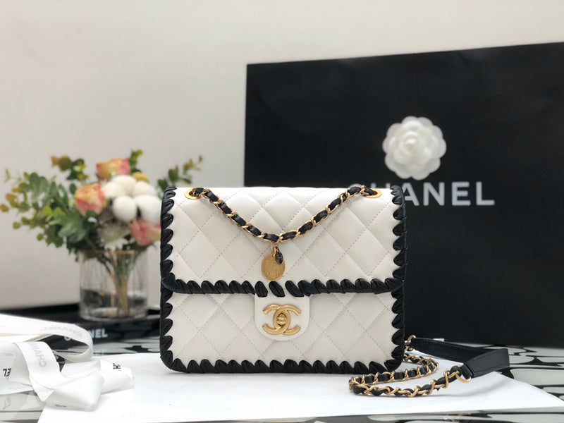  women's handbag, mid design, view 1