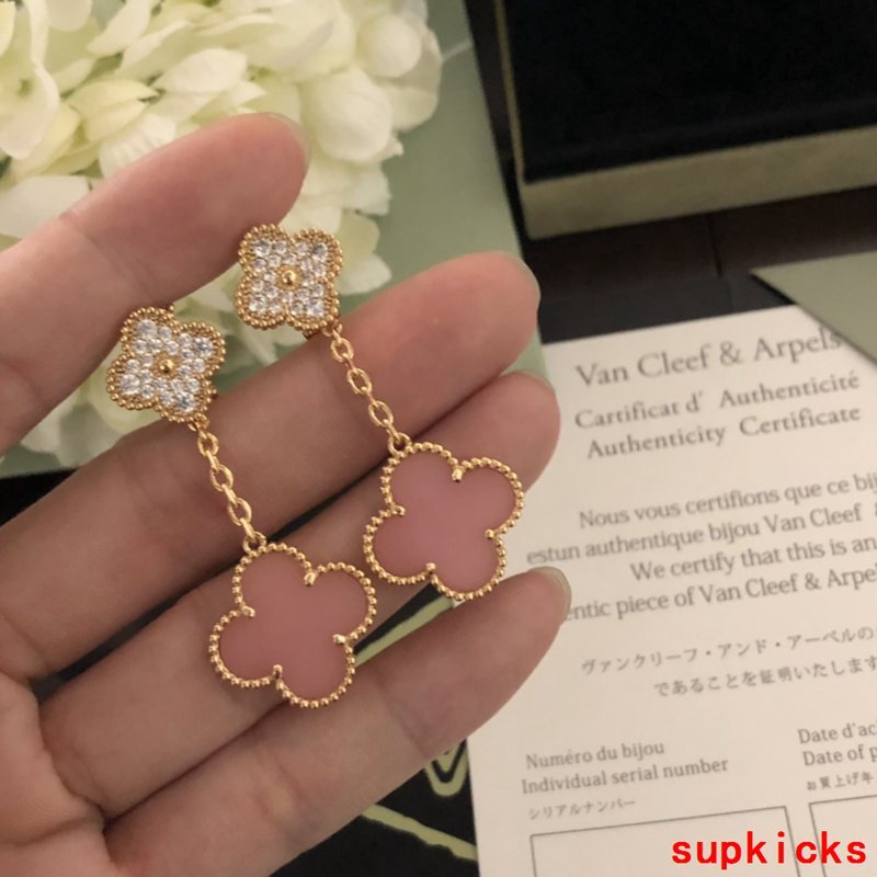 Close-up detail view of Van Cleef & Arpels unisex jewelry piece