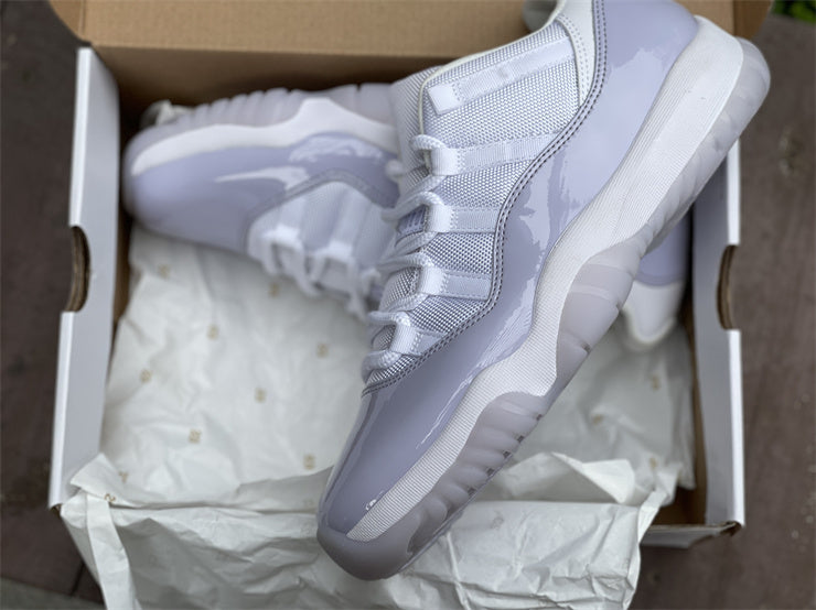 Nike Men's & Women's Iconic Street Trainers — Style 227 hardware detail