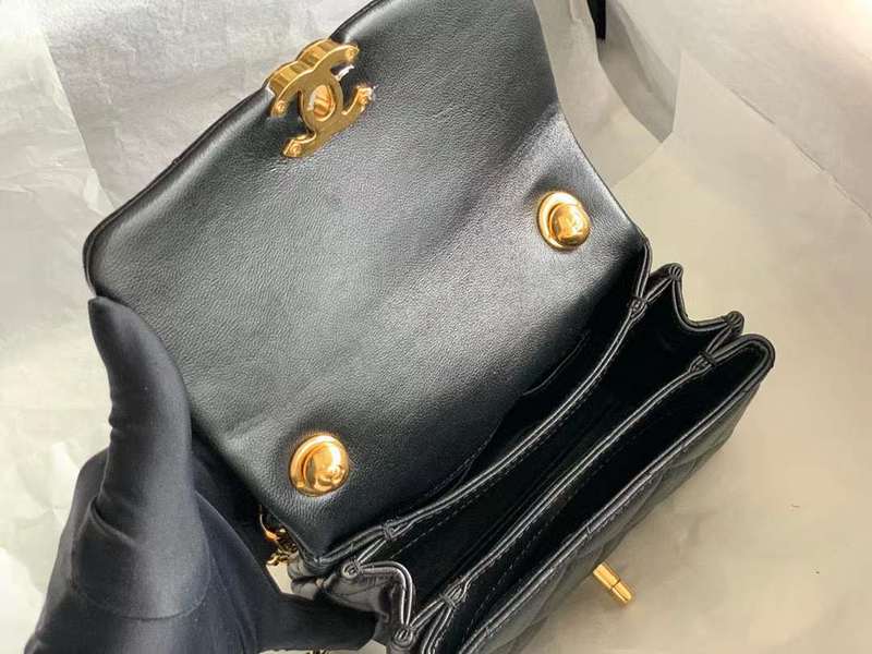 Zivas Charm Elevated Essentials Luxury Handbag (Considered Detail & Form) – Close-Up Detail