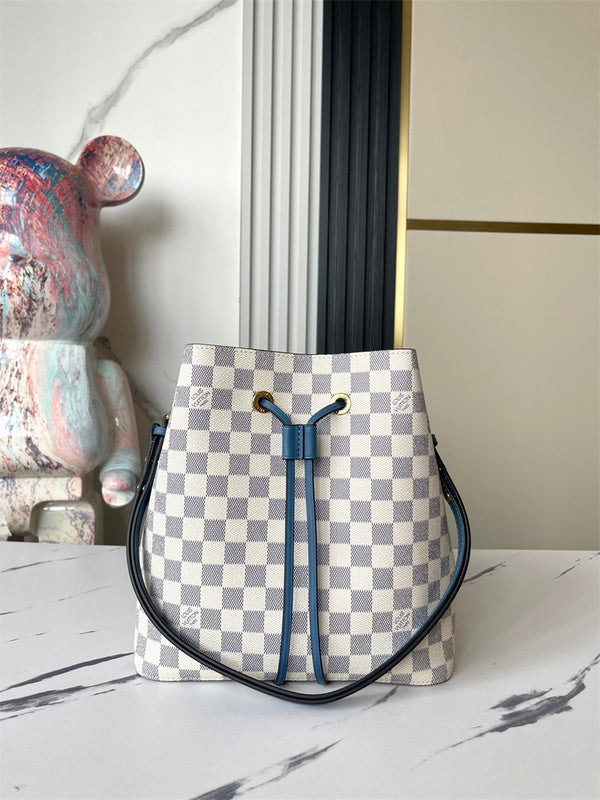  Elegant carryall bag carried on shoulder 22