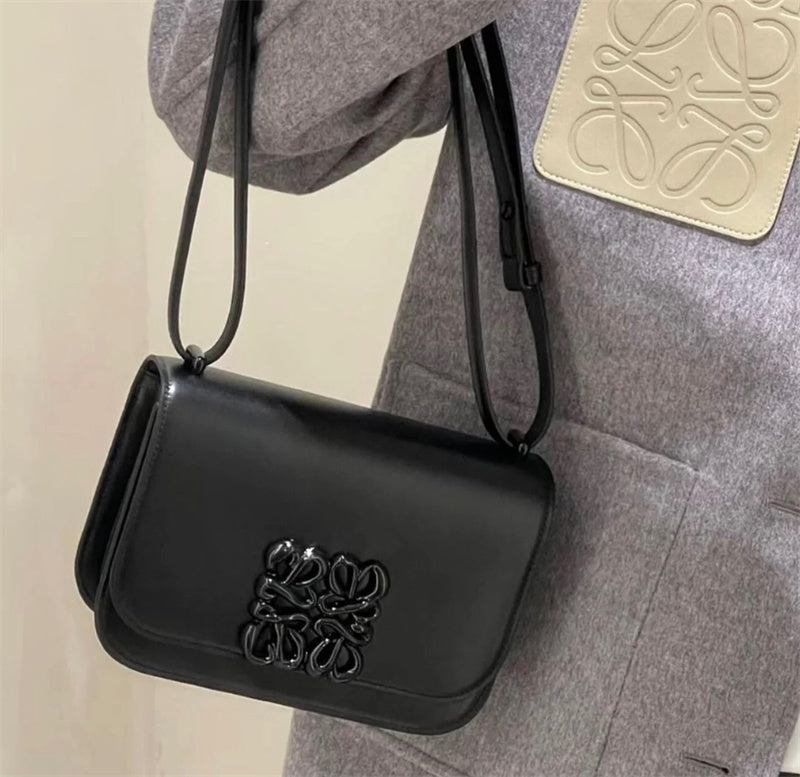Ziva's Charm handbag – full view (19cm*6cm*13.5cm)
