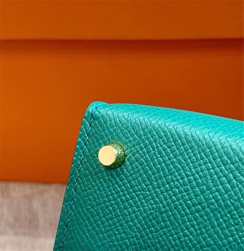  shopper bag interior and compartment view 9