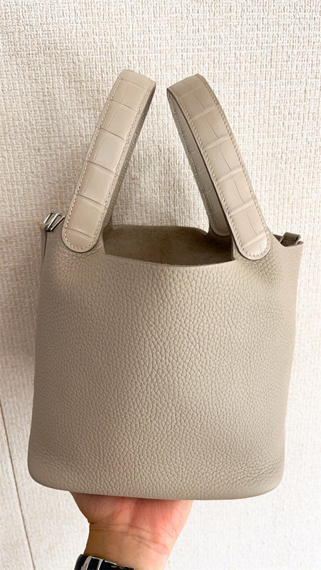  Smart shopper bag carried on shoulder 10