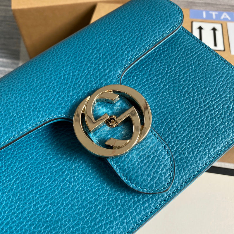Handle and strap detail of structured everyday-luxe women's handbag – women's designer-style accessory