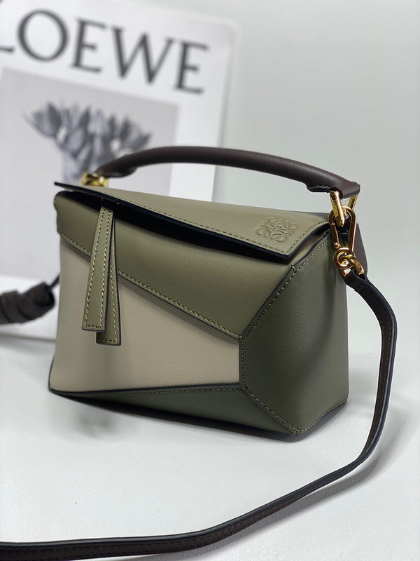 Ziva's Charm handbag – interior view (18cm*12.5cm*8cm)