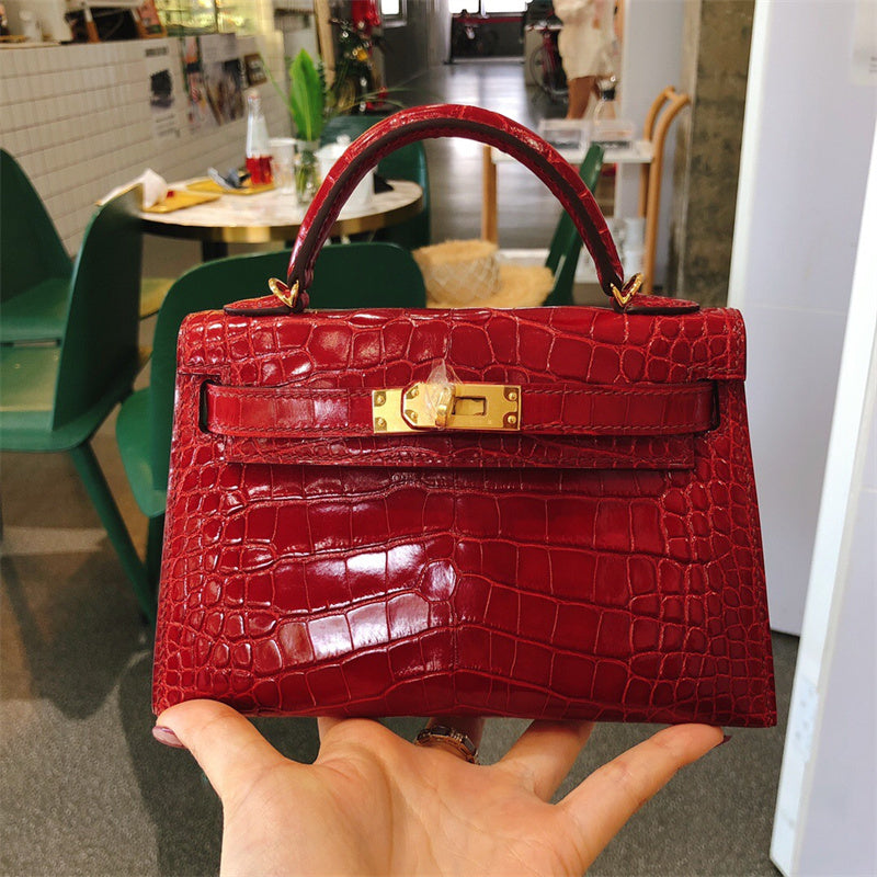  shoulder bag interior and compartment view 9