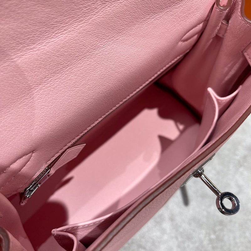 Fluid handbag styled for everyday wear
