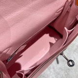 Fluid handbag styled for everyday wear