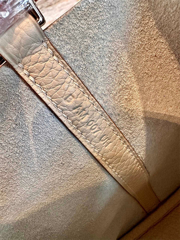  Tailored shoulder bag carried on shoulder 10