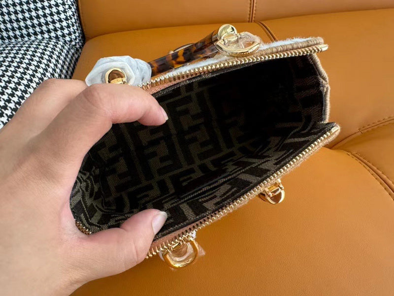 Ziva's Charm handbag – close-up view (20.5cm*12cm*9cm)