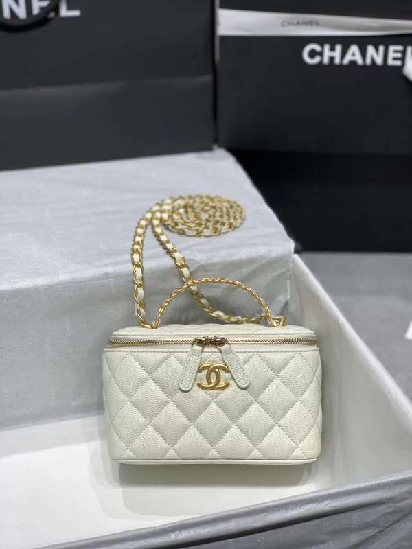 Zivas Charm Modern Edge Luxury Handbag (Everyday Luxury Essential) – Detail View