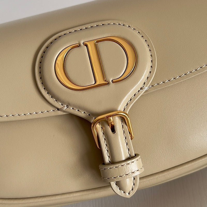 Side profile of premium sleek women's handbag – women's luxury accessory