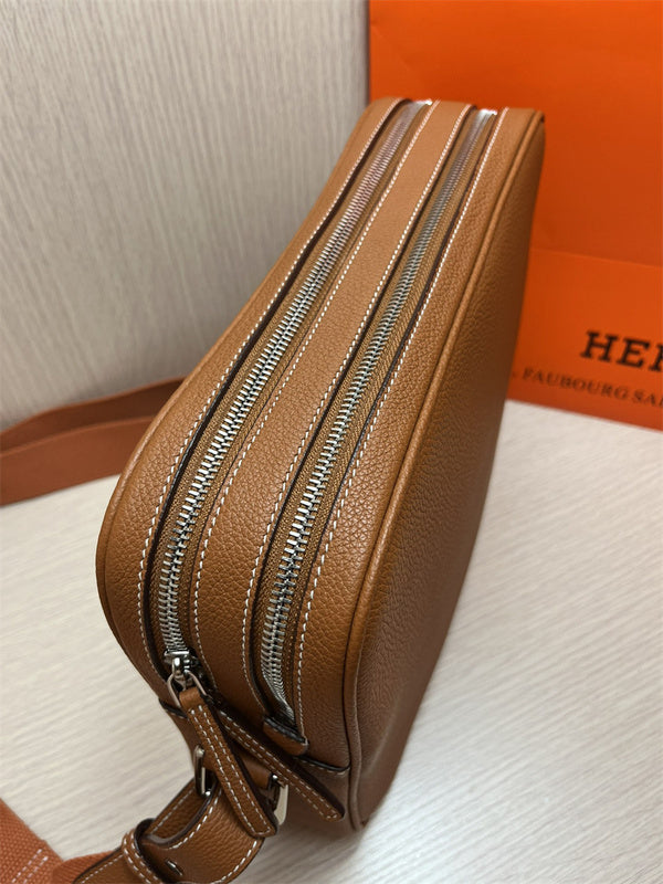  versatile structured bag detail view showing craftsmanship 8
