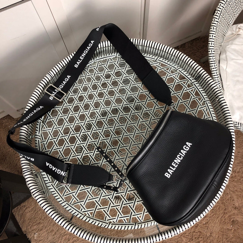 Front view of premium chic women's handbag – women's luxury accessory
