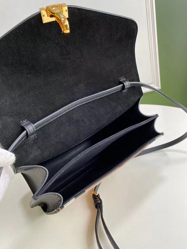 Ziva's Charm handbag – product shot (one versatile size)