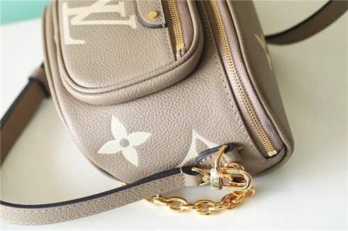  shoulder bag close-up of hardware and finish