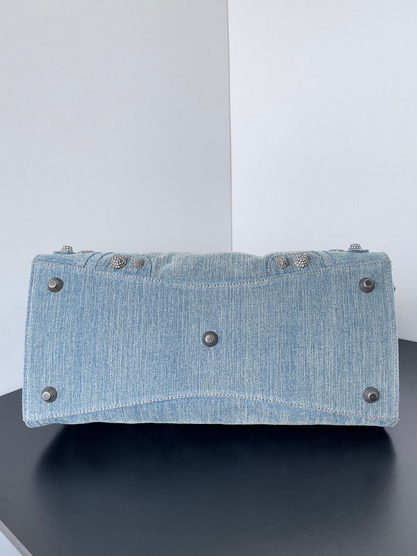 Zivas Charm Sleek Silhouette Fashion Handbag (Timeless Wardrobe Addition) – Detail View