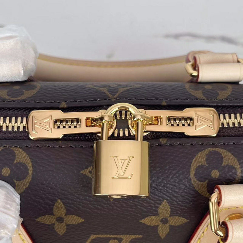 Close-up detail of everyday-luxe refined women's handbag – women's designer-style accessory