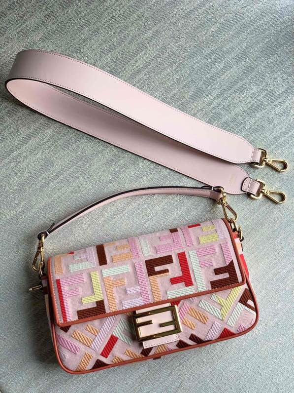 Ziva's Charm handbag – product shot (27cm*6cm*15cm)