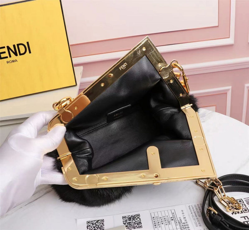 Ziva's Charm handbag – detail view (Standard Size)
