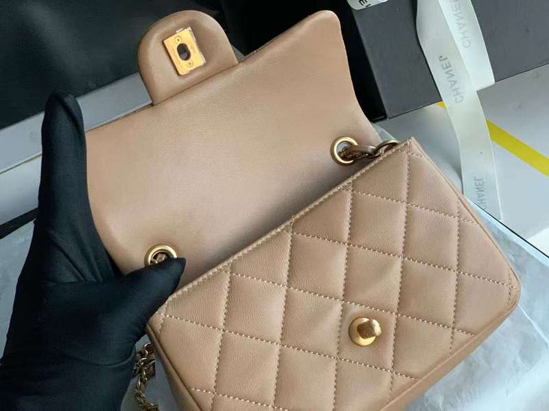 Zivas Charm Understated Luxury Everyday Handbag (Everyday Luxury Essential) – Full Silhouette