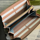 Close-up detail of structured premium women's handbag – women's everyday handbag