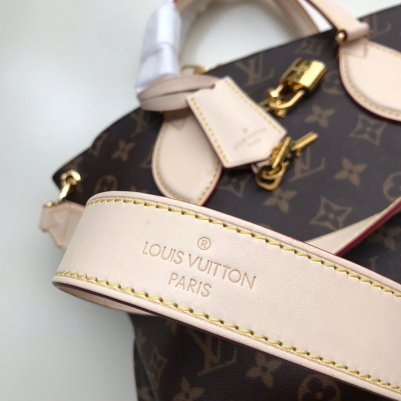 Styled lifestyle shot of statement refined women's handbag – women's everyday handbag