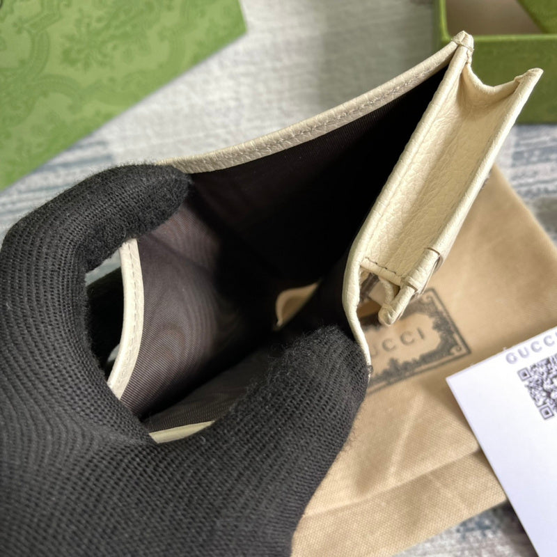 Close-up detail of signature statement women's handbag – women's designer-style accessory