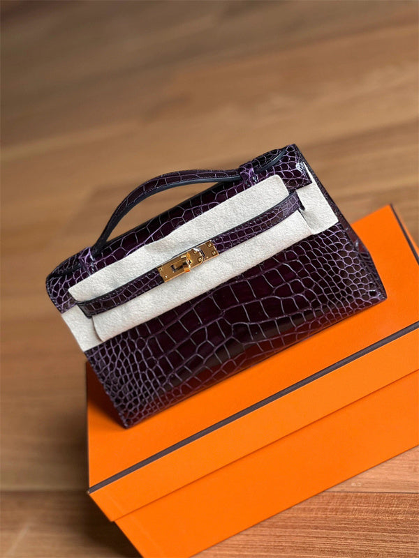  Refined shoulder bag front view 37