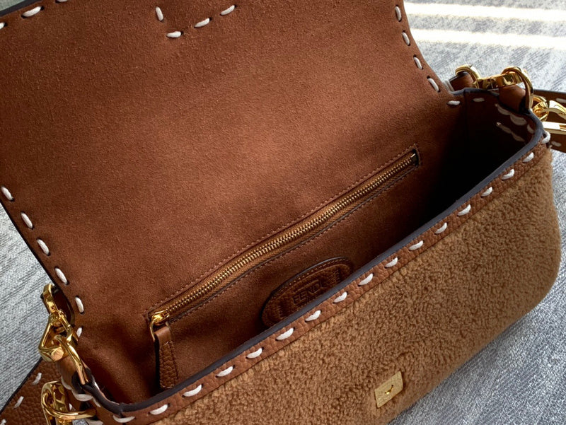 Ziva's Charm handbag – product shot (27cm*6cm*15cm)