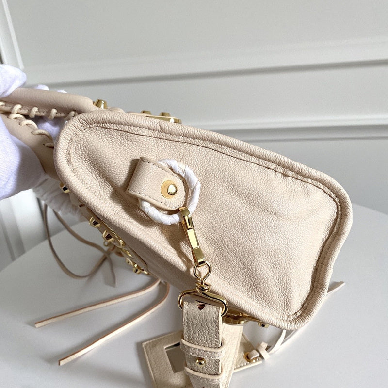 Zivas Charm Sleek Silhouette Statement Handbag (Premium Everyday Carry) – Styled Look