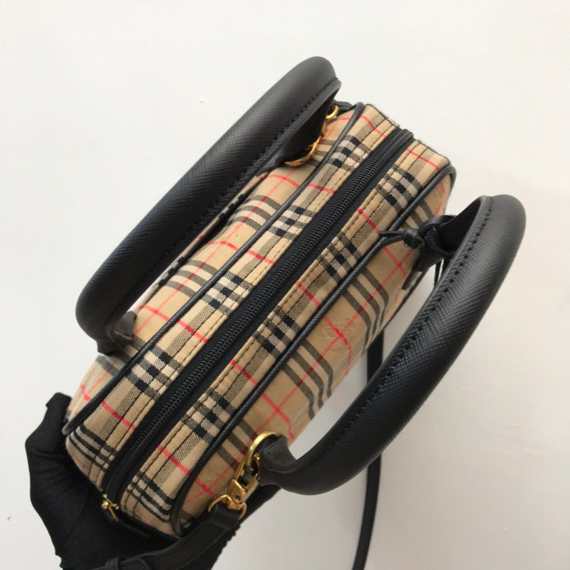 Ziva's Charm handbag – product shot (one versatile size)