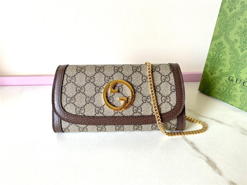 Side profile of classic chic women's handbag – women's everyday handbag