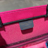 Side profile of polished modern women's handbag – women's everyday handbag