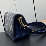  Streamlined carryall bag carried on shoulder