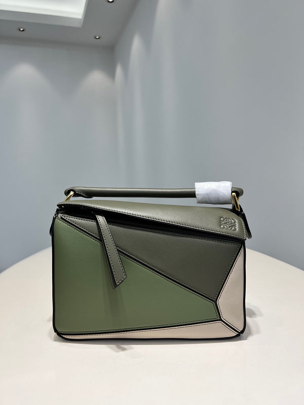 Ziva's Charm handbag – product shot (24cm*16.5cm*10.5cm)