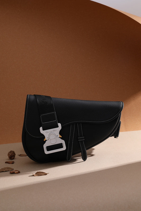 Close-up detail of refined structured women's handbag – women's statement bag