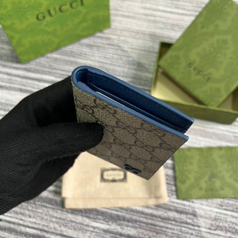 Back view of modern classic women's handbag – women's luxury handbag