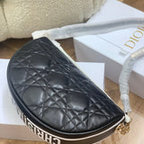 Handle and strap detail of structured premium women's handbag – women's luxury handbag