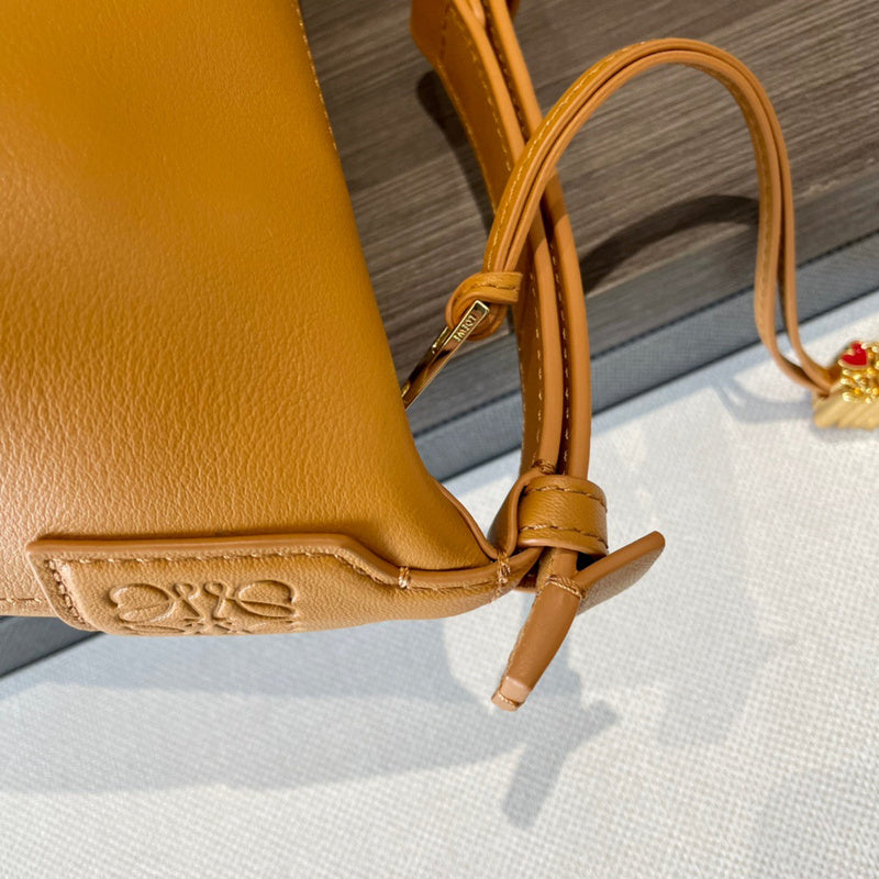 Ziva's Charm handbag – interior view (21cm*17cm*12.5cm)