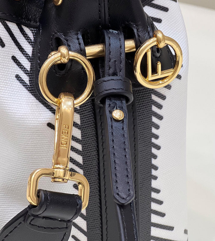 Ziva's Charm handbag – full view (12cm*18cm*10cm)