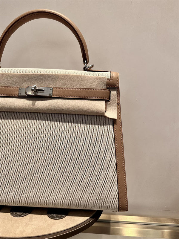  Smart shopper bag carried on shoulder