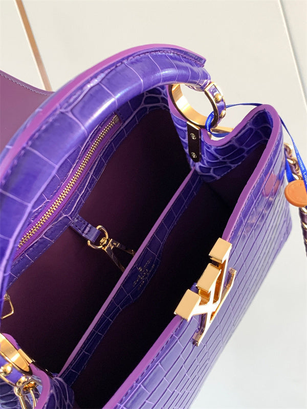  structured bag close-up of hardware and finish 11