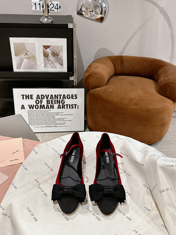 Three-quarter angle view of Miu Miu luxury piece style No.096